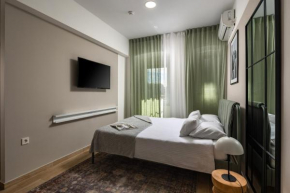 Agostini - Self Check-In Studios - Free Gated Parking On Site